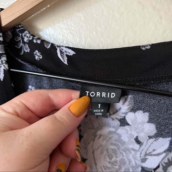Torrid | Floral Crepe Peplum Blouse - Picture 3 of 6